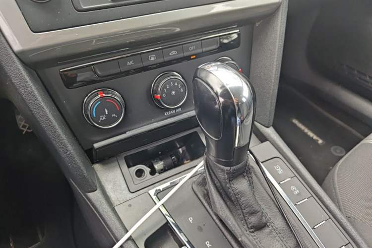 Used Volkswagen Lamando 2017 230TSI DSG Fashion Edition Gear Lever