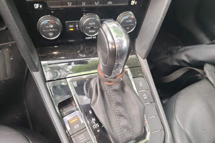 Used Volkswagen Lamando 2017 280TSI DSG Comfort Edition Gear Lever