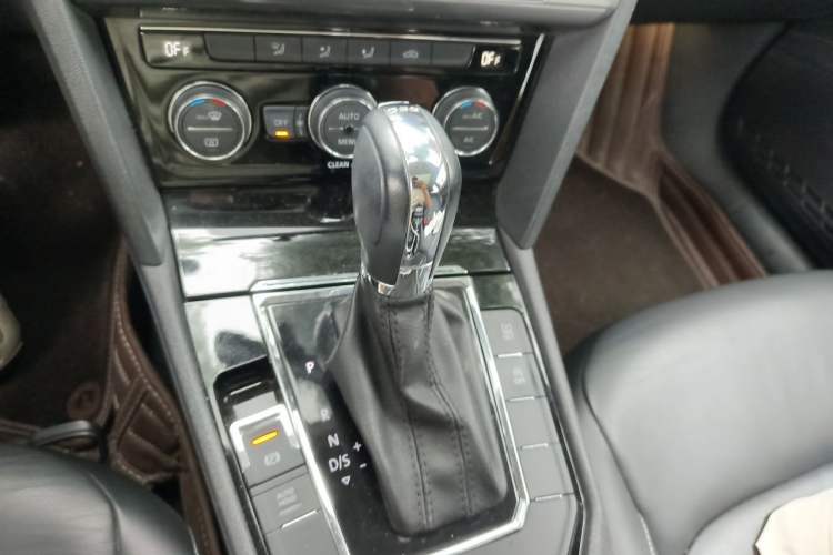 Used Volkswagen Lamando 2017 280TSI DSG Comfort Edition Gear Lever