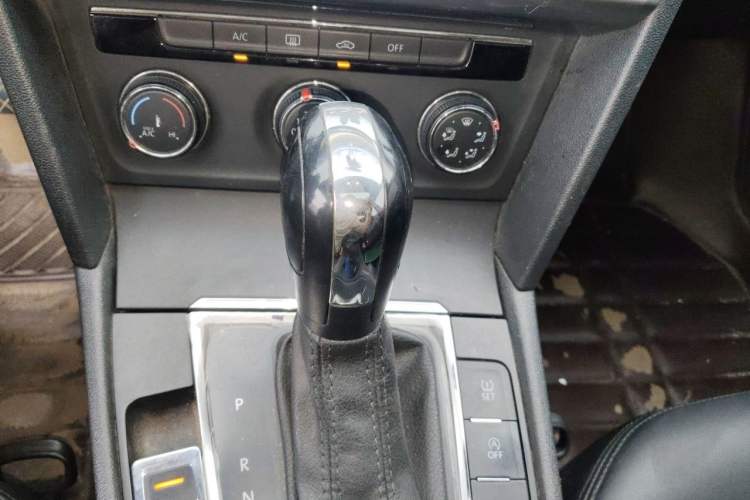 Used Volkswagen Lamando 2017 230TSI DSG Fashion Edition Gear Lever