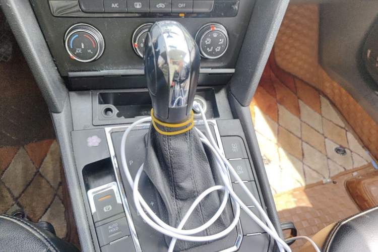 Used Volkswagen Lamando 2017 230TSI DSG Fashion Edition Gear Lever