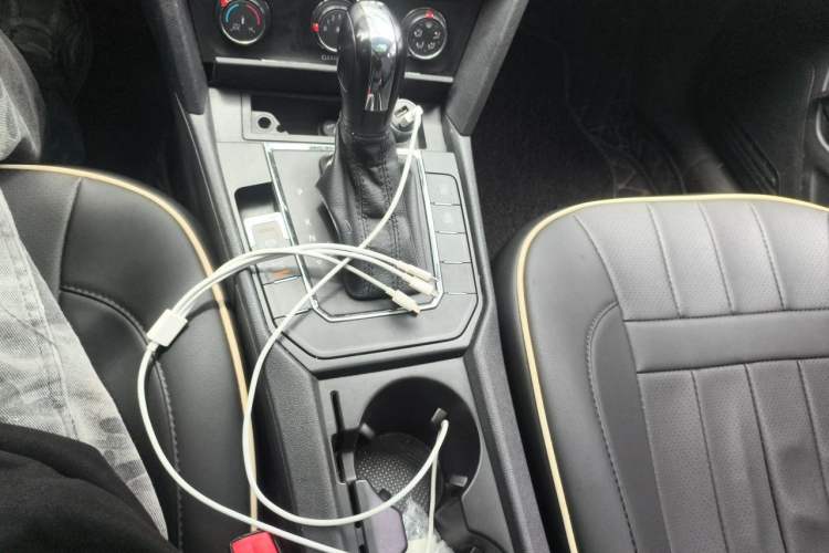 Used Volkswagen Lamando 2017 230TSI DSG Fashion Edition Gear Lever