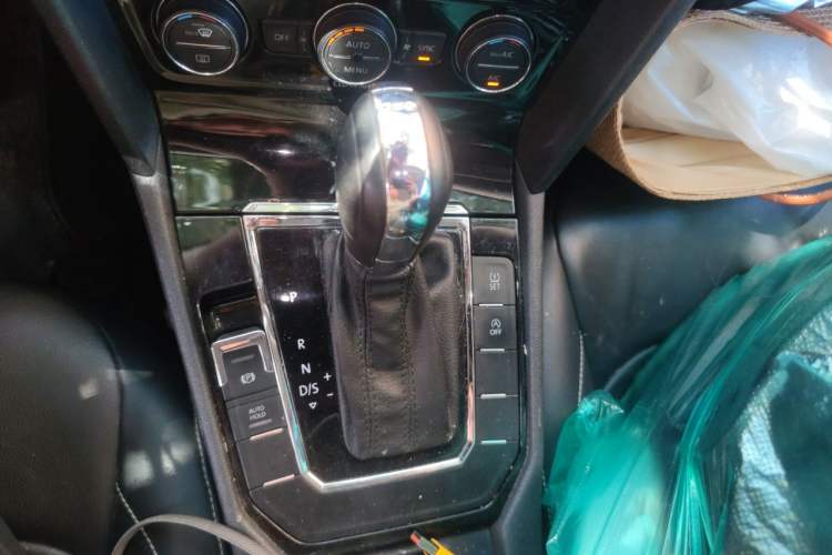 Used Volkswagen Lamando 2017 280TSI DSG Comfort Edition Gear Lever