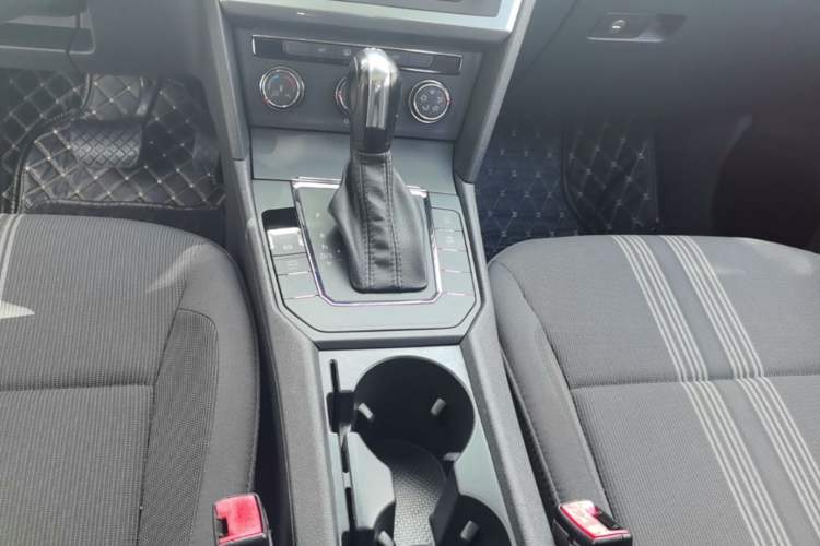 Used Volkswagen Lamando 2017 230TSI DSG Fashion Edition Gear Lever