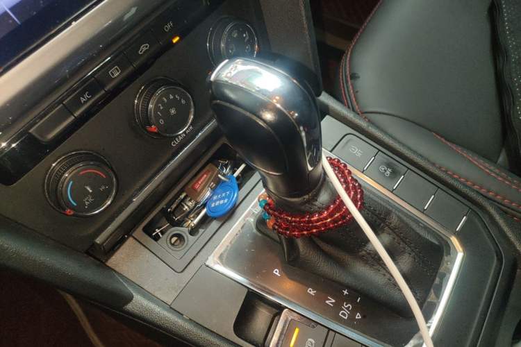 Used Volkswagen Lamando 2017 230TSI DSG Fashion Edition Gear Lever