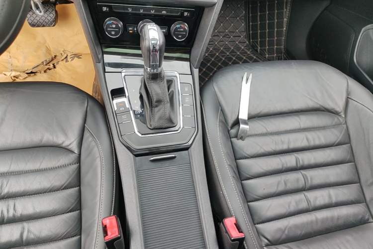 Used Volkswagen Lamando 2017 280TSI DSG Comfort Edition Gear Lever