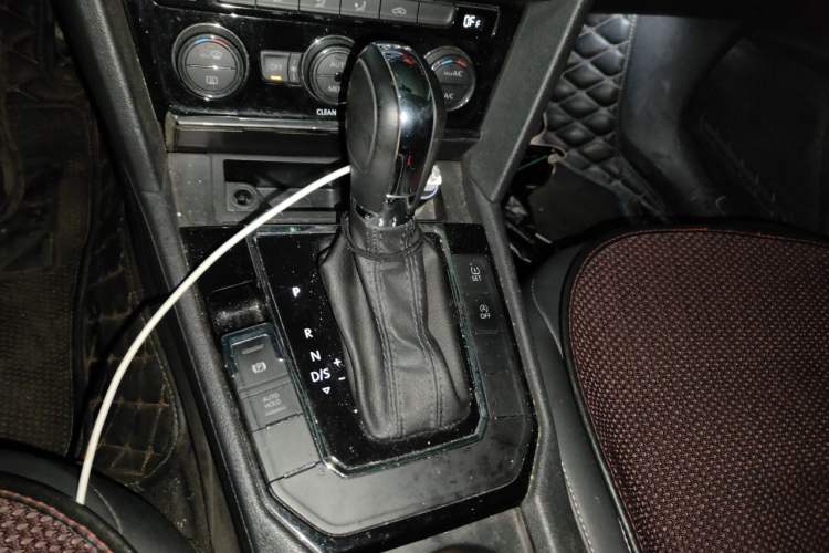 Used Volkswagen Lamando 2017 280TSI DSG Comfort Edition Gear Lever