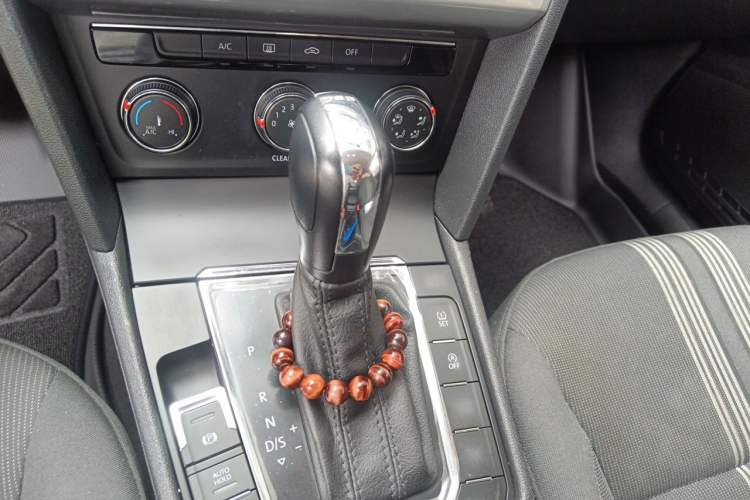 Used Volkswagen Lamando 2017 230TSI DSG Fashion Edition Gear Lever