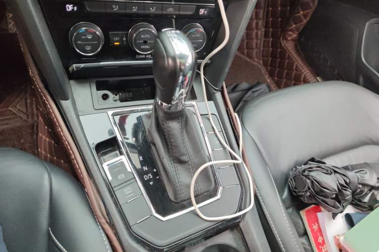 Used Volkswagen Lamando 2017 280TSI DSG Comfort Edition Gear Lever