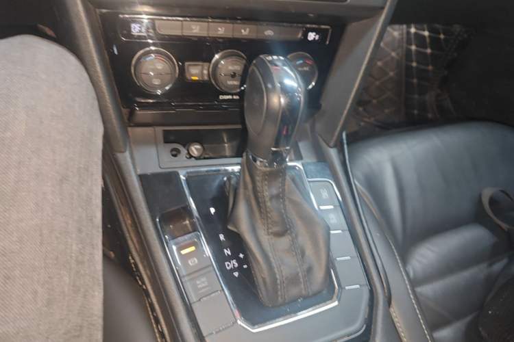 Used Volkswagen Lamando 2017 280TSI DSG Comfort Edition Gear Lever