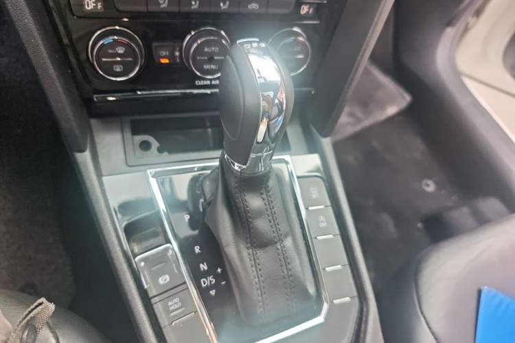 Used Volkswagen Lamando 2017 280TSI DSG Comfort Edition Gear Lever