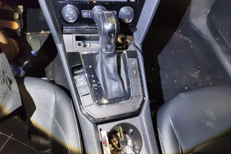 Used Volkswagen Lamando 2017 280TSI DSG Comfort Edition Gear Lever