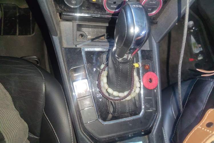 Used Volkswagen Lamando 2017 280TSI DSG Comfort Edition Gear Lever