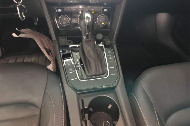 Used Volkswagen Lamando 2017 280TSI DSG Comfort Edition Gear Lever