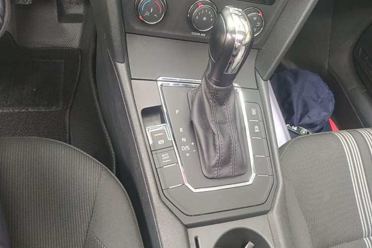 Used Volkswagen Lamando 2017 230TSI DSG Fashion Edition Gear Lever