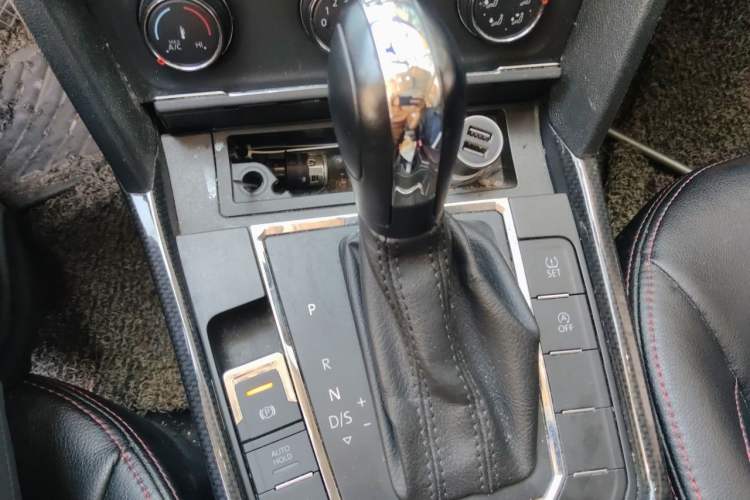 Used Volkswagen Lamando 2017 230TSI DSG Fashion Edition Gear Lever