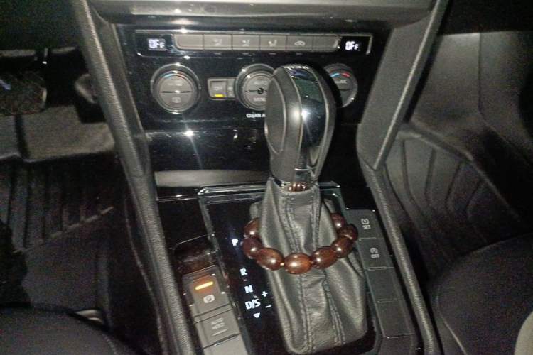 Used Volkswagen Lamando 2017 280TSI DSG Comfort Edition Gear Lever
