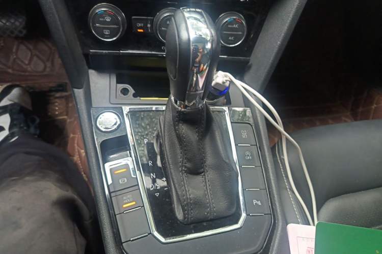 Used Volkswagen Lamando 2017 280TSI DSG Luxury Edition Gear Lever