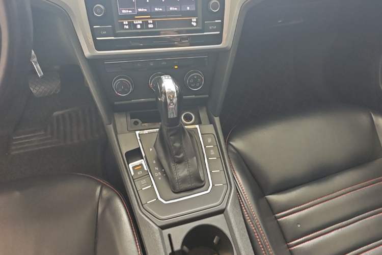 Used Volkswagen Lamando 2017 230TSI DSG Fashion Edition Gear Lever