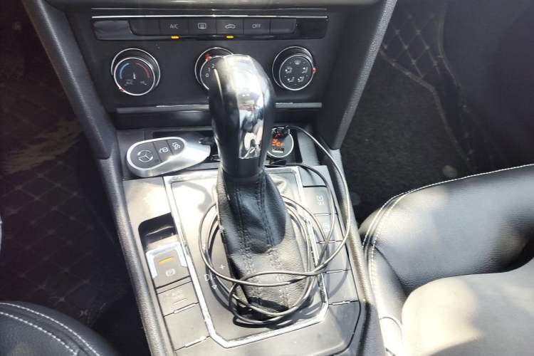 Used Volkswagen Lamando 2017 230TSI DSG Fashion Edition Gear Lever