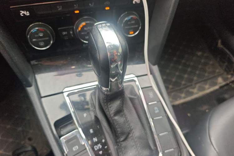 Used Volkswagen Lamando 2017 280TSI DSG Comfort Edition Gear Lever