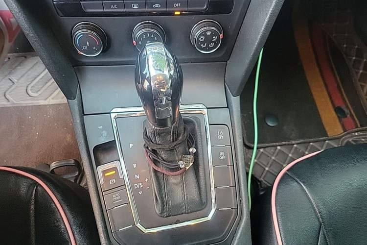 Used Volkswagen Lamando 2017 230TSI DSG Fashion Edition Gear Lever