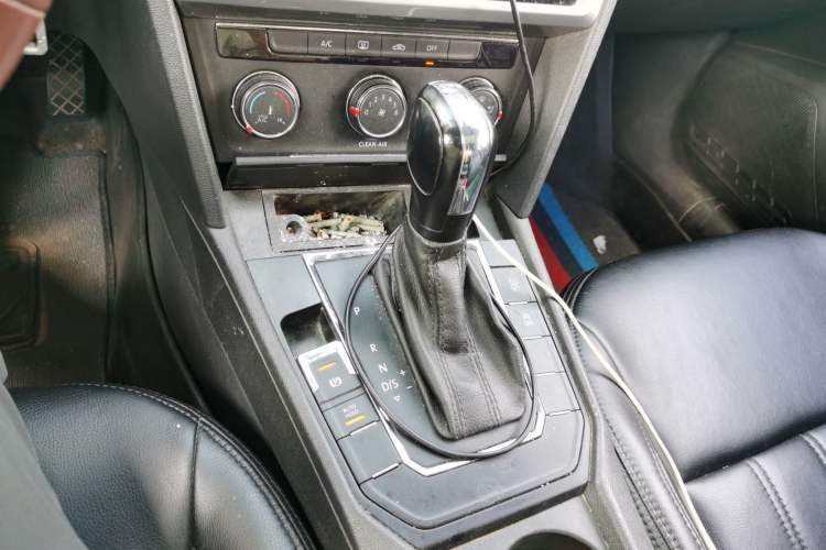 Used Volkswagen Lamando 2017 230TSI DSG Fashion Edition Gear Lever