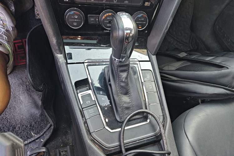 Used Volkswagen Lamando 2017 280TSI DSG Comfort Edition Gear Lever