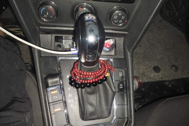 Used Volkswagen Lamando 2017 230TSI DSG Fashion Edition Gear Lever