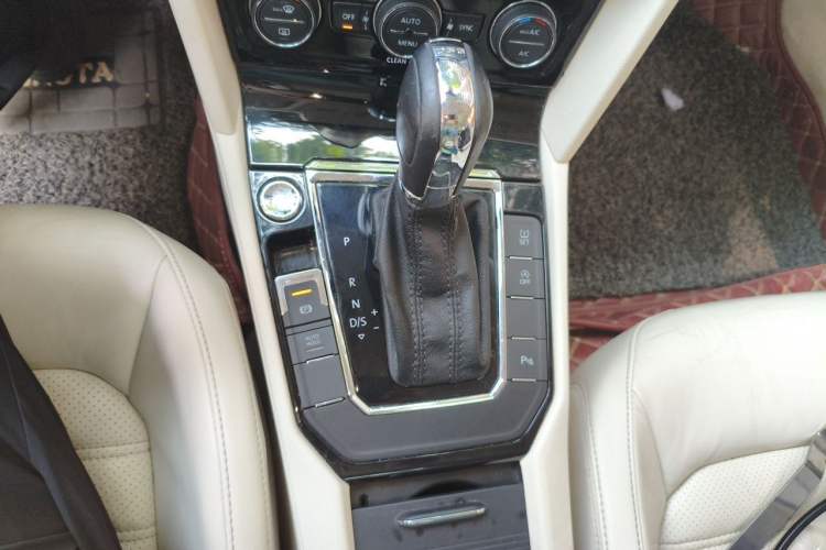Used Volkswagen Lamando 2017 280TSI DSG Luxury Edition Gear Lever