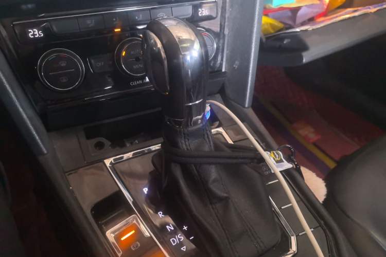 Used Volkswagen Lamando 2017 280TSI DSG Comfort Edition Gear Lever