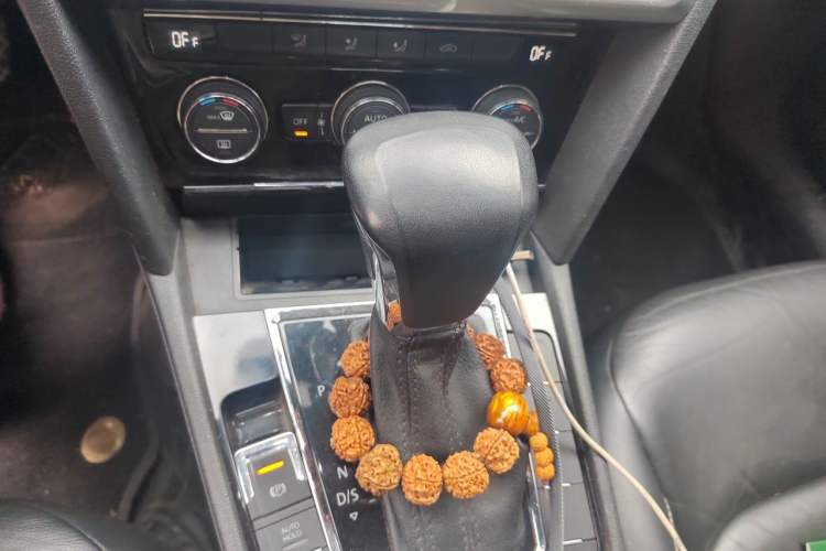 Used Volkswagen Lamando 2017 280TSI DSG Comfort Edition Gear Lever