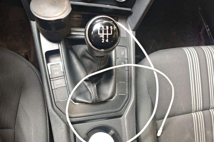 Used Volkswagen Lamando 2017 230TSI Manual Trend Edition Gear Lever