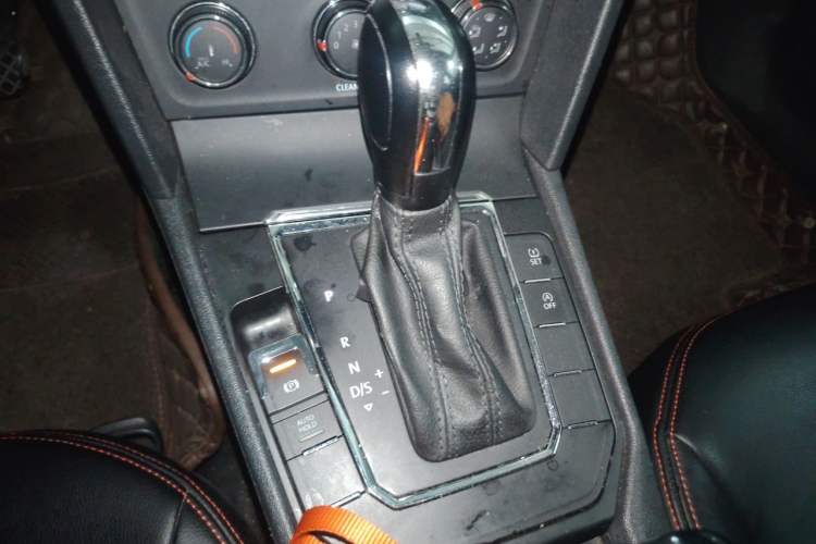 Used Volkswagen Lamando 2017 230TSI DSG Fashion Edition Gear Lever