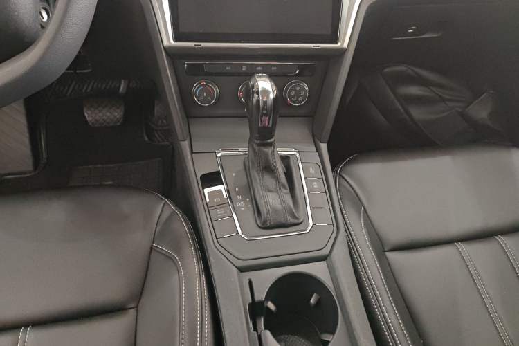 Used Volkswagen Lamando 2017 230TSI DSG Fashion Edition Gear Lever