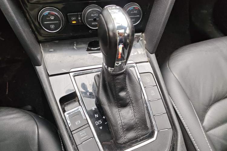 Used Volkswagen Lamando 2017 280TSI DSG Comfort Edition Gear Lever
