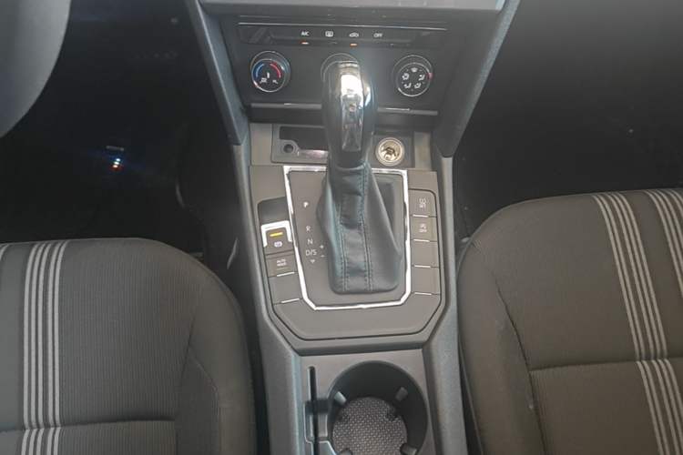 Used Volkswagen Lamando 2017 230TSI DSG Fashion Edition Gear Lever
