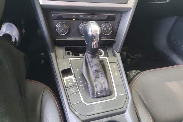 Used Volkswagen Lamando 2017 230TSI DSG Fashion Edition Gear Lever