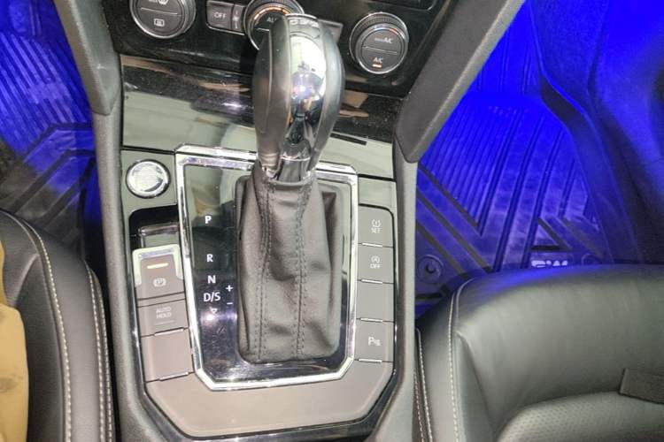 Used Volkswagen Lamando 2017 280TSI DSG Luxury Edition Gear Lever