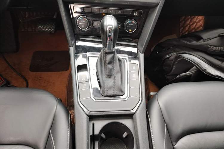 Used Volkswagen Lamando 2017 280TSI DSG Comfort Edition Gear Lever