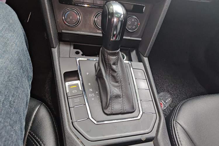 Used Volkswagen Lamando 2017 230TSI DSG Fashion Edition Gear Lever