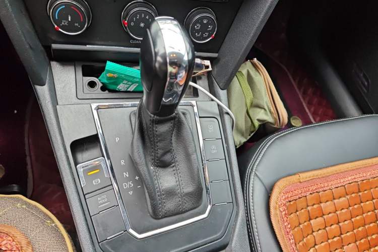Used Volkswagen Lamando 2017 230TSI DSG Fashion Edition Gear Lever