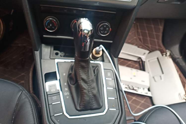 Used Volkswagen Lamando 2017 230TSI DSG Fashion Edition Gear Lever