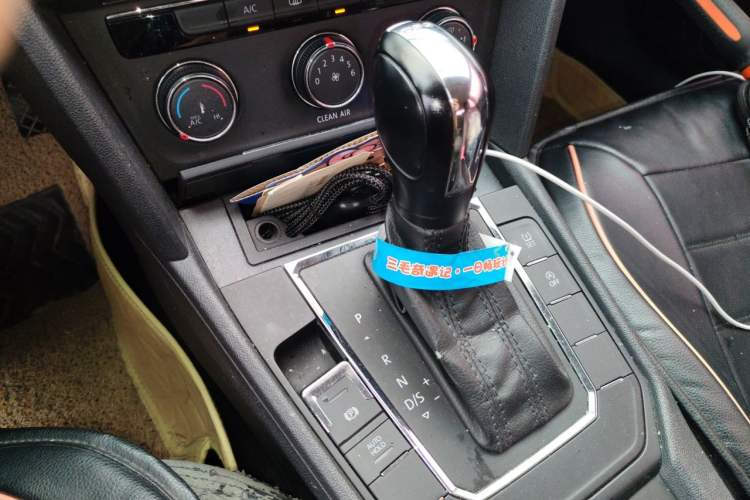 Used Volkswagen Lamando 2017 230TSI DSG Fashion Edition Gear Lever