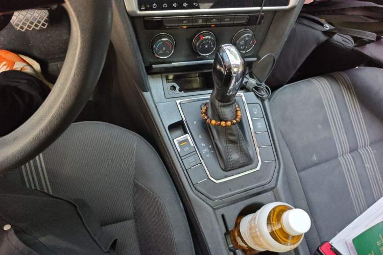 Used Volkswagen Lamando 2017 230TSI DSG Fashion Edition Gear Lever