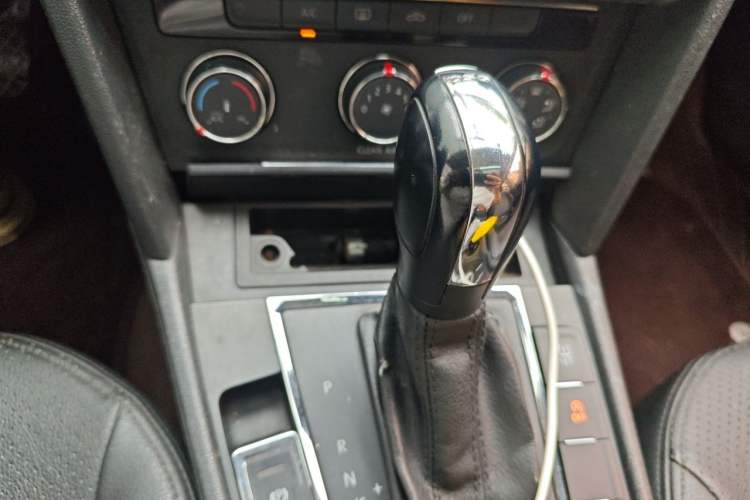 Used Volkswagen Lamando 2017 230TSI DSG Fashion Edition Gear Lever