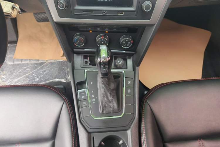 Used Volkswagen Lamando 2017 230TSI DSG Fashion Edition Gear Lever