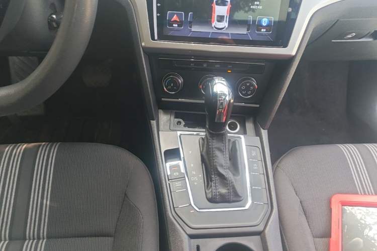 Used Volkswagen Lamando 2017 230TSI DSG Fashion Edition Gear Lever