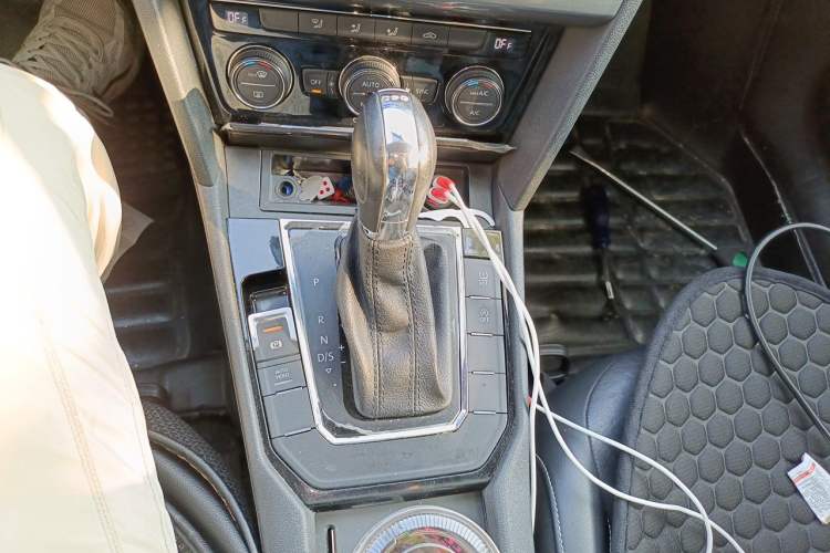 Used Volkswagen Lamando 2017 280TSI DSG Comfort Edition Gear Lever