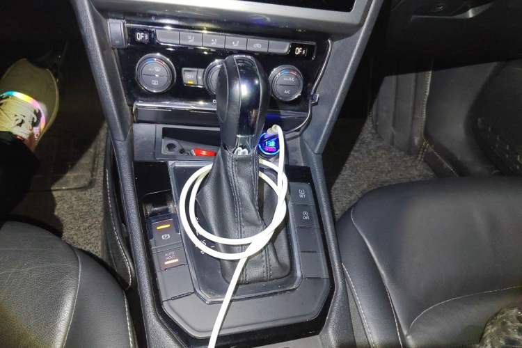 Used Volkswagen Lamando 2017 280TSI DSG Comfort Edition Gear Lever